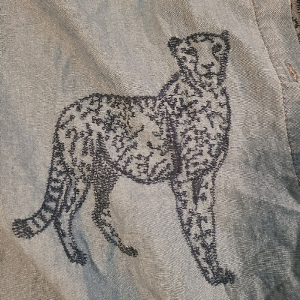 Embroidered Cheetah Chambray Button Down | 100% Cotton | Women’s L - Picture 7 of 12